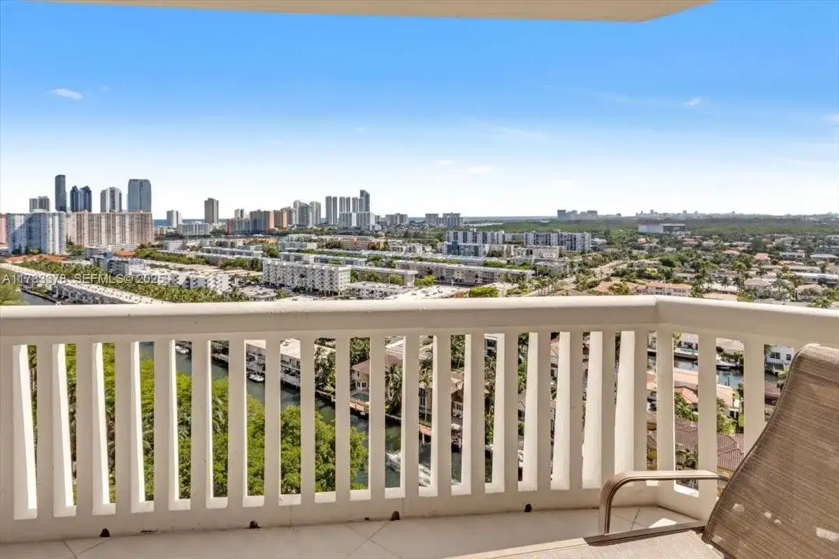 1000 Island Blvd # 2003, Aventura FL 33160 photo 3