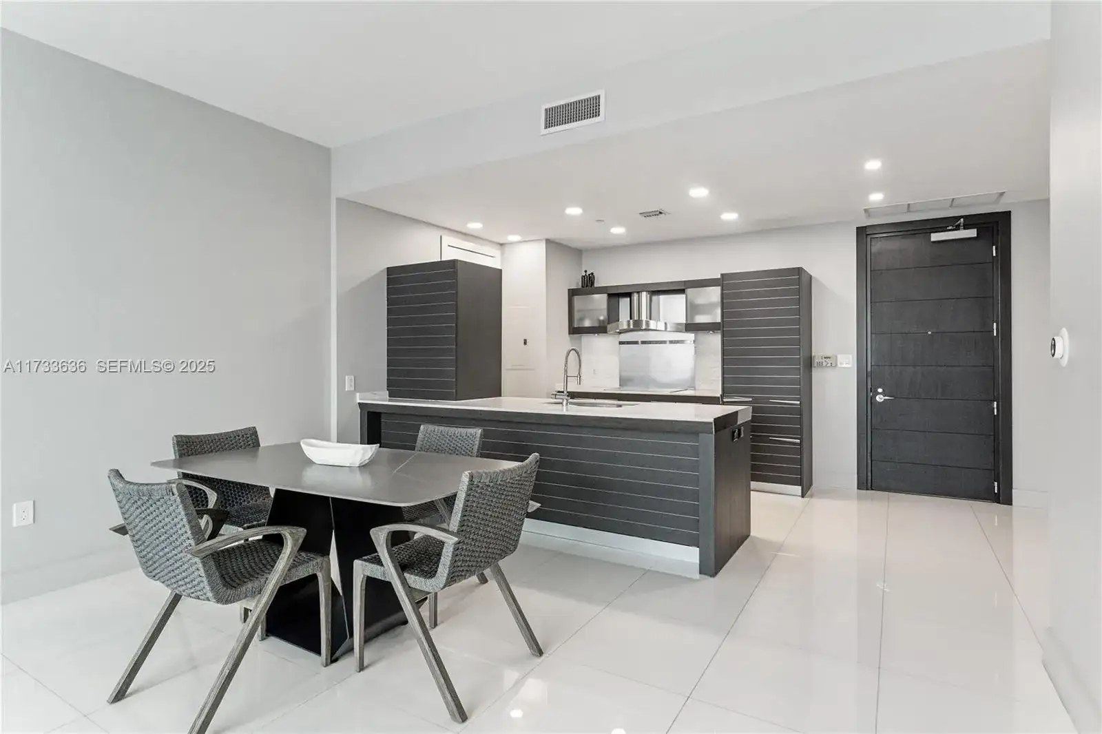 200 Biscayne Boulevard Way # 4912, Miami FL 33131 photo 3