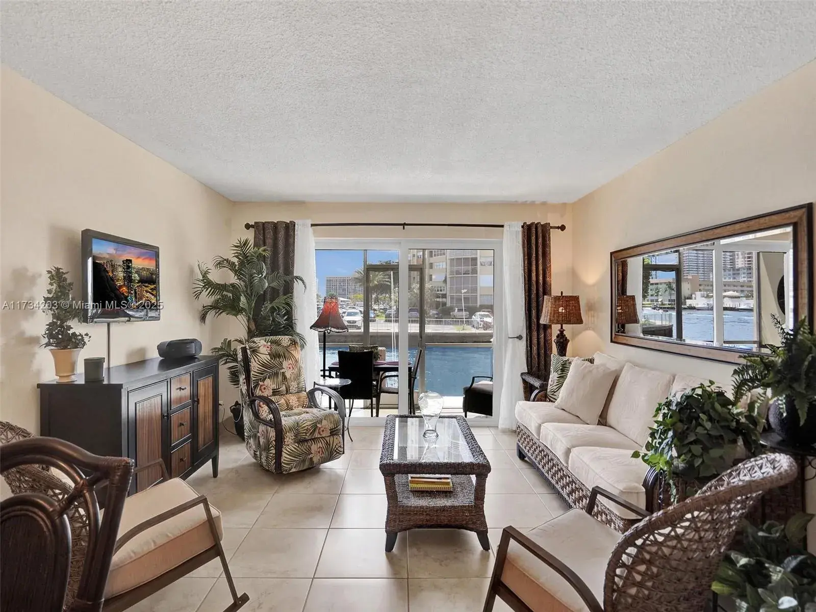2600 Diana Dr # 105, Hallandale Beach FL 33009
