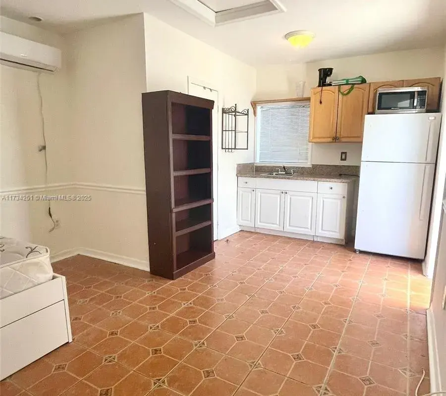 1601 NE 175 ST # 2, North Miami Beach FL 33162