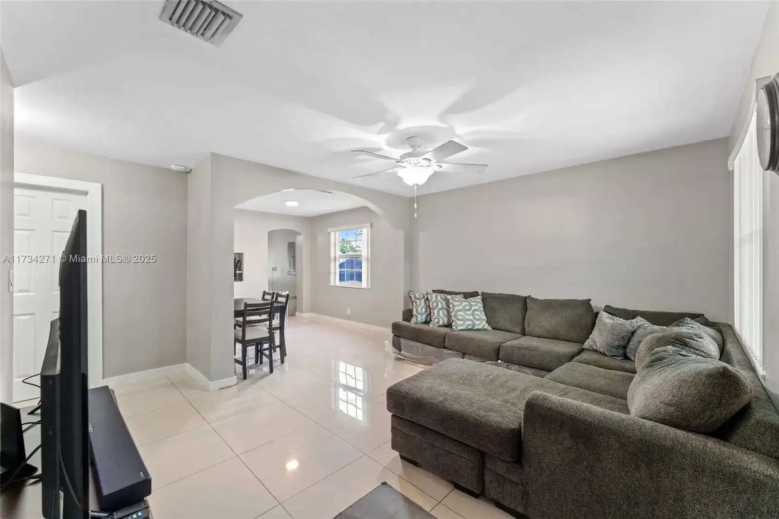 6416 Franklin St, Hollywood FL 33024 photo 4