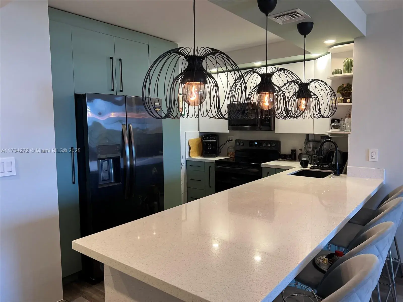 600 Three Islands Blvd # 504, Hallandale Beach FL 33009