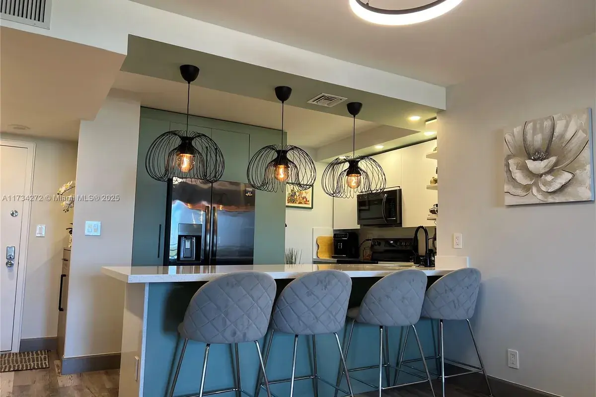 600 Three Islands Blvd # 504, Hallandale Beach FL 33009