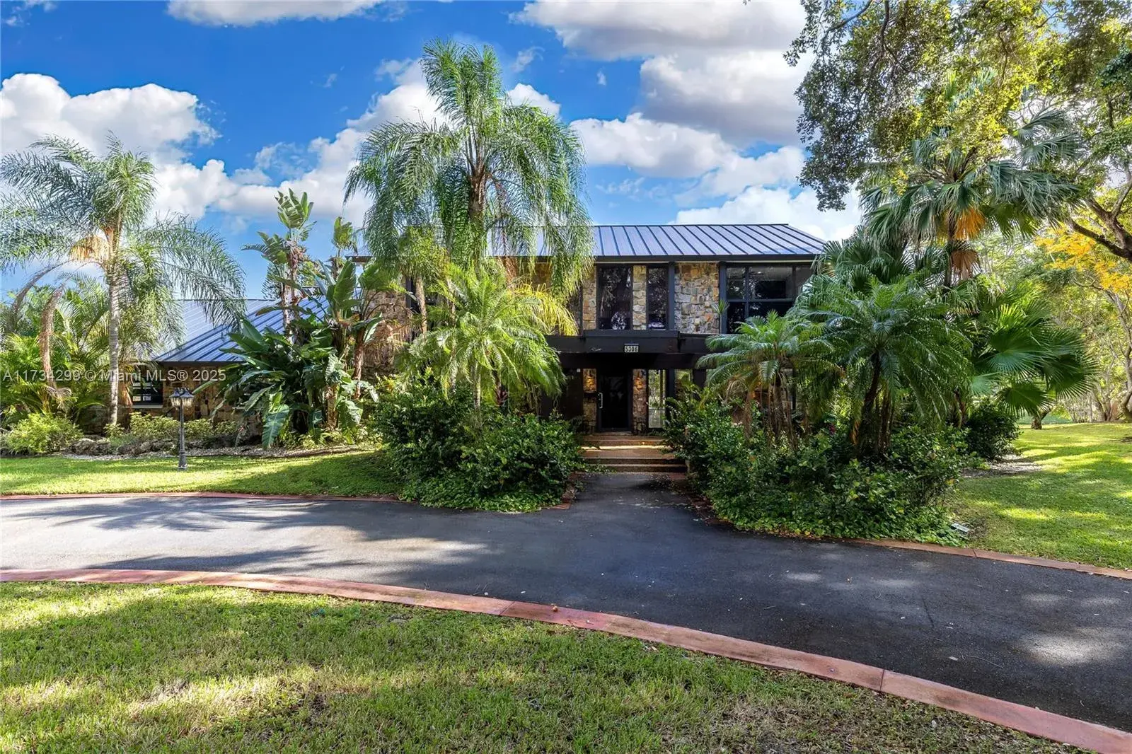 4 bedroom 4 bath Residential for sale at 5306 White Oak Ln, Tamarac FL 33319
