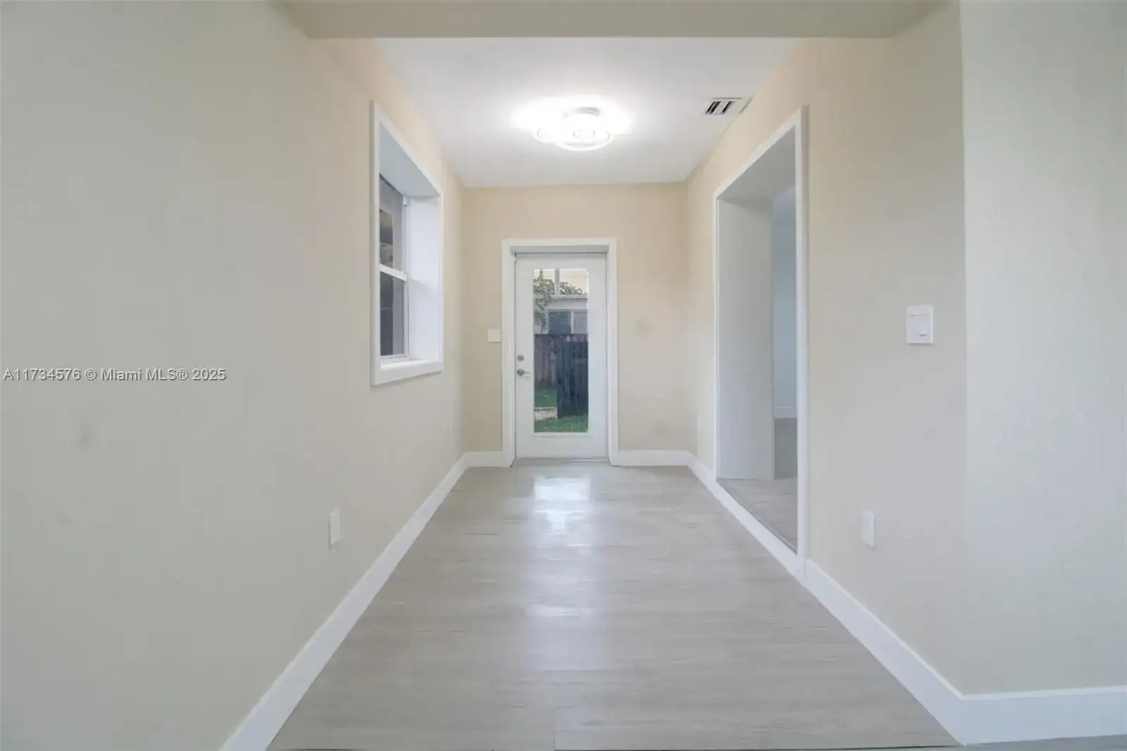 1570 NE 142nd St, North Miami FL 33161 photo 4