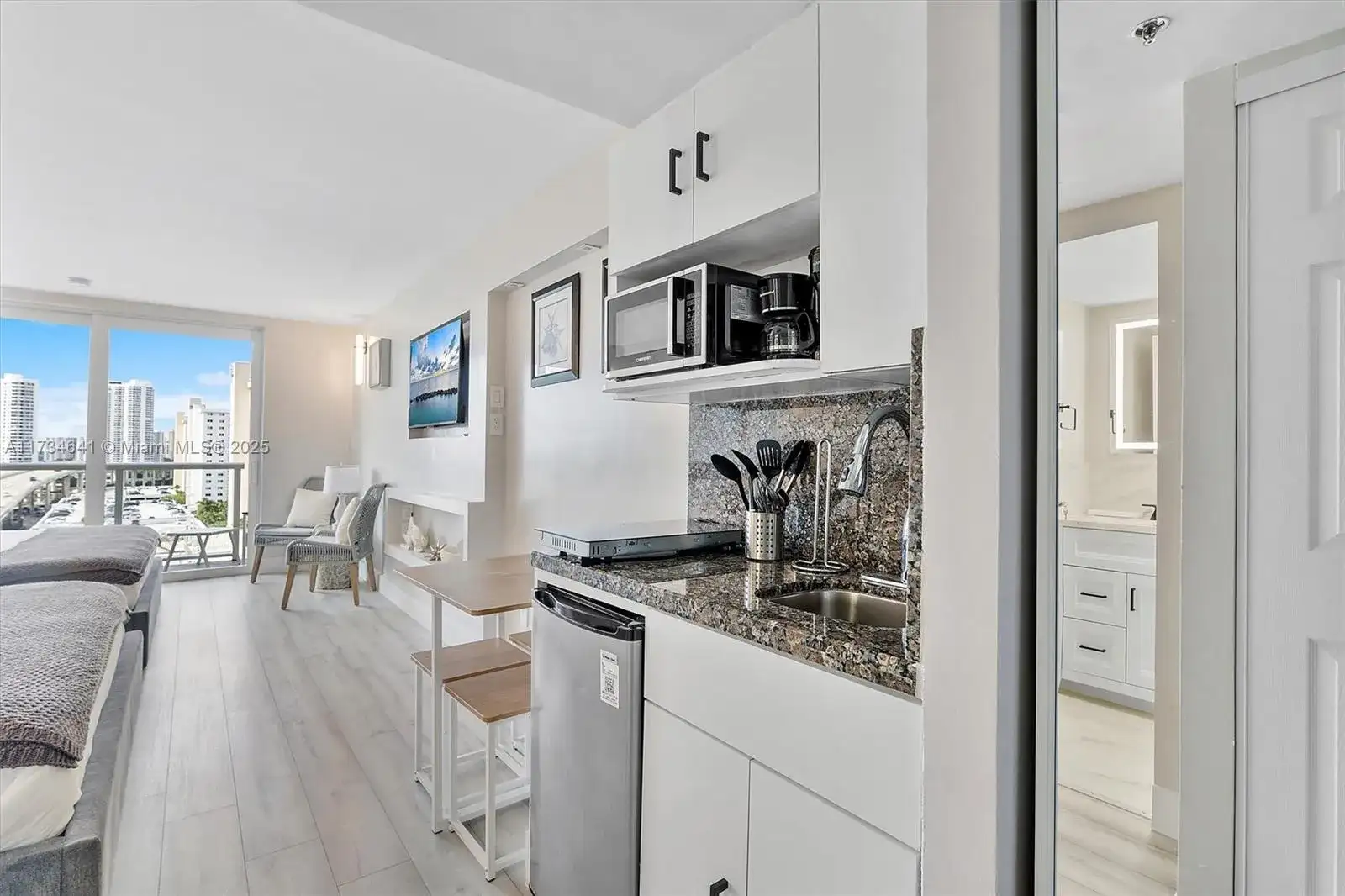 19201 Collins Ave # 938, Sunny Isles Beach FL 33160 photo 4