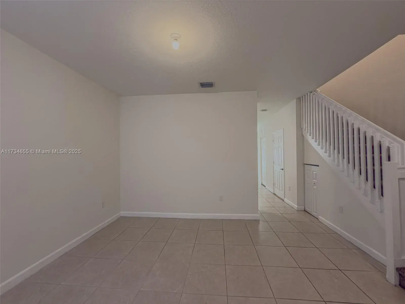 10629 W 32nd Ln, Miami Lakes FL 33018