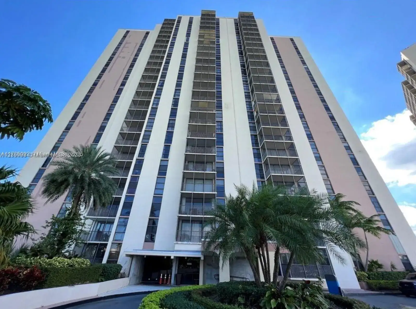 20301 W Country Club Dr # 528, Aventura FL 33180 photo 3