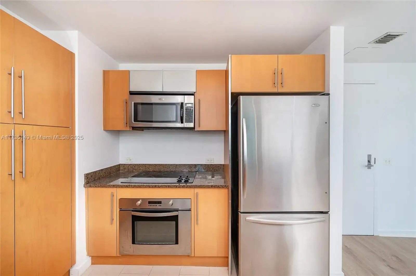 300 S Biscayne Blvd # 1905, Miami FL 33131 photo 2