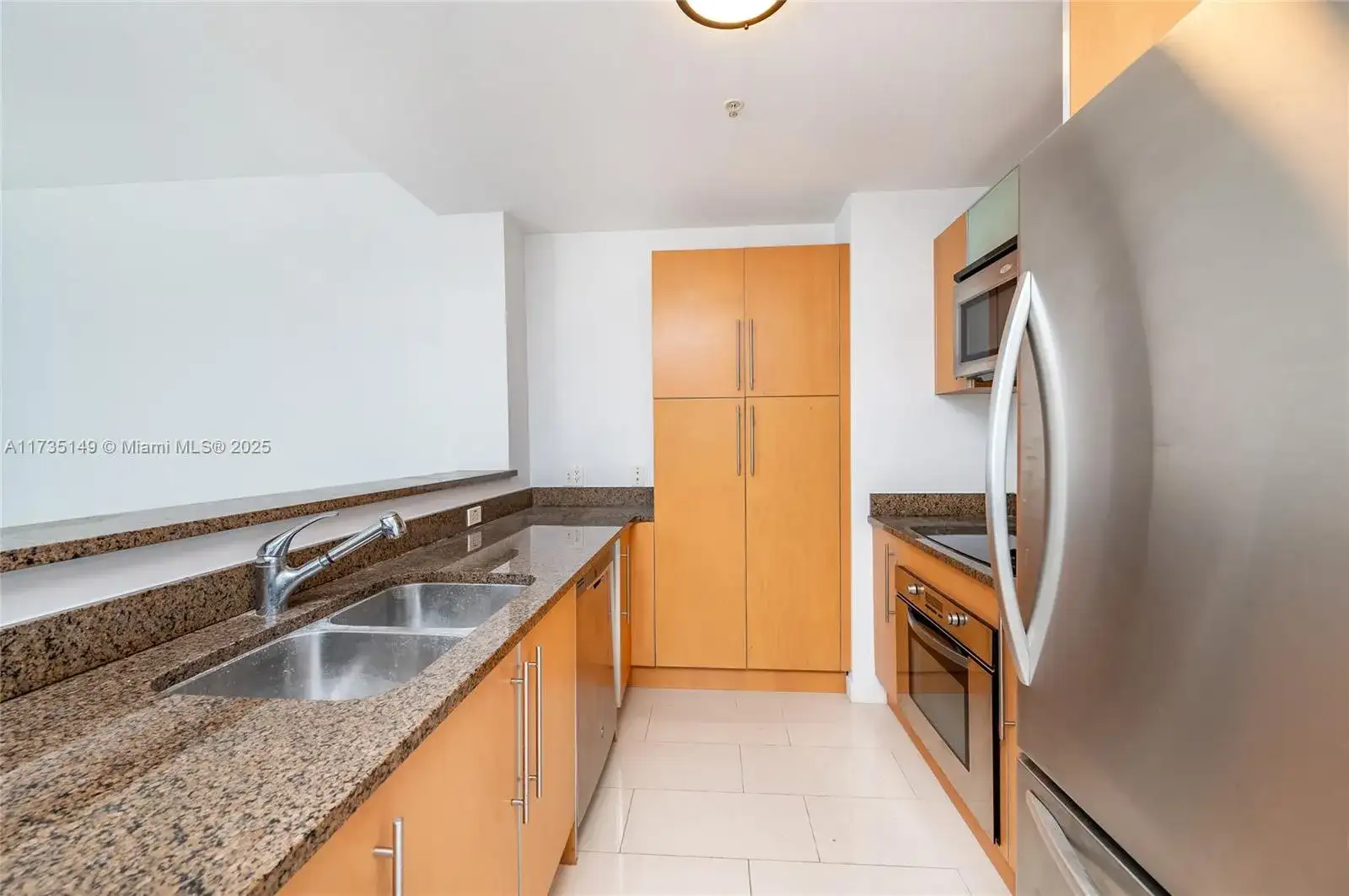 300 S Biscayne Blvd # 1905, Miami FL 33131 photo 3