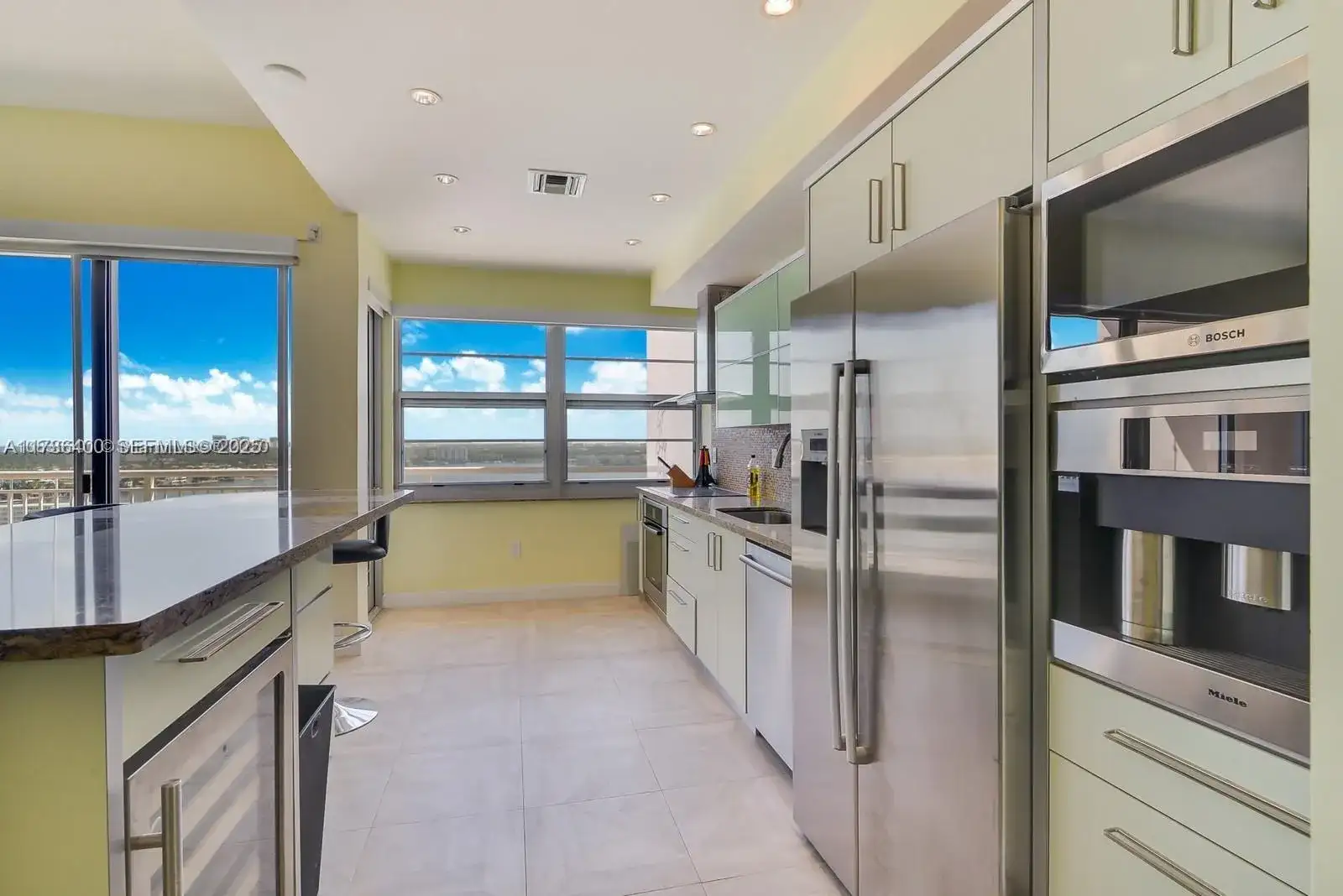 18031 Biscayne Blvd, Aventura FL 33160 photo 2