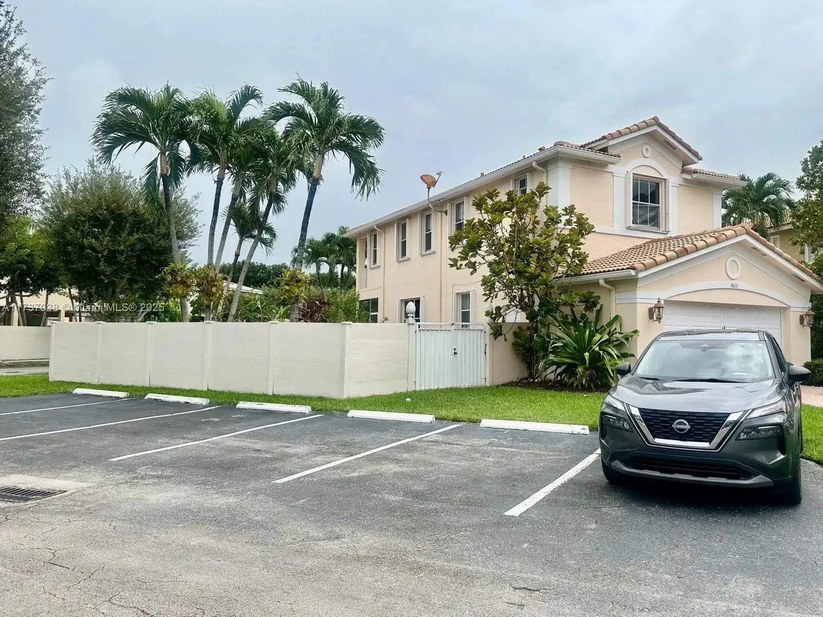 4613 NW 94th Pl, Doral FL 33178 photo 3