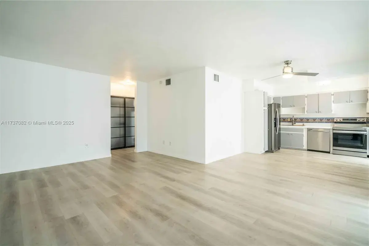 1420 Pennsylvania Ave # 302, Miami Beach FL 33139
