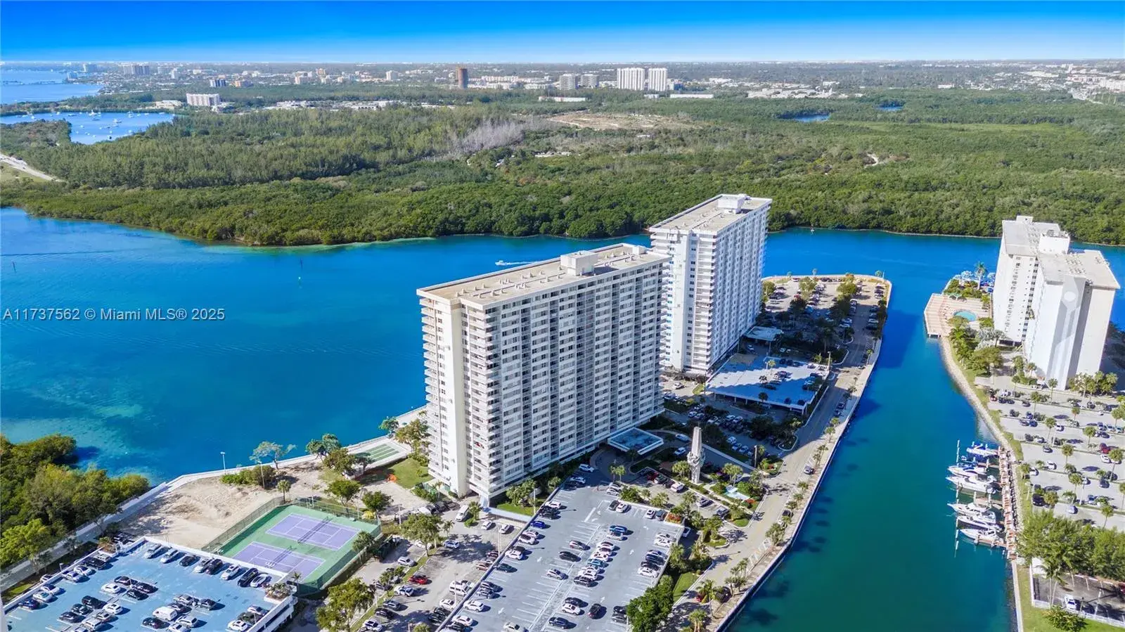 300 Bayview Dr # 1112, Sunny Isles Beach FL 33160