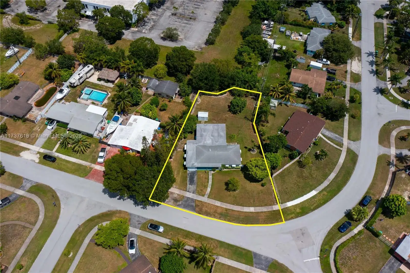 9501 SW 181st Ter, Palmetto Bay FL 33157 photo 4