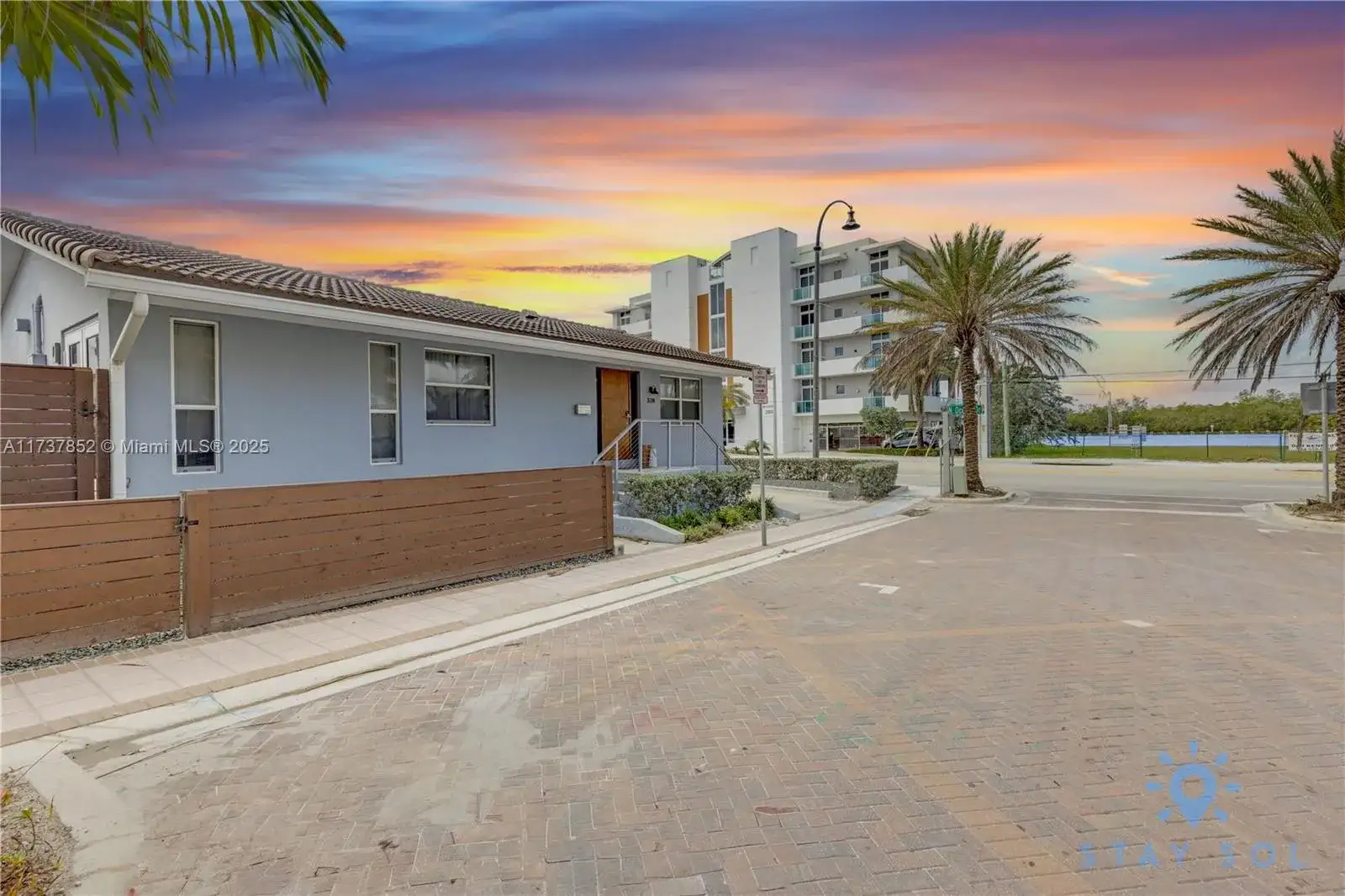 328 Missouri St, Hollywood FL 33019 photo 3
