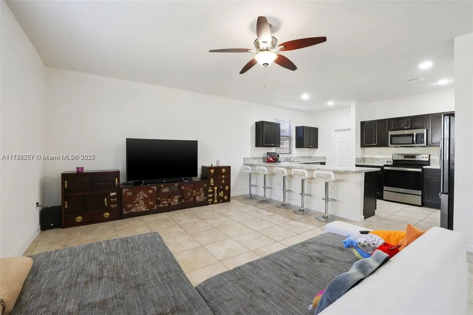 516 SE 35th Ter, Homestead FL 33033 photo 2