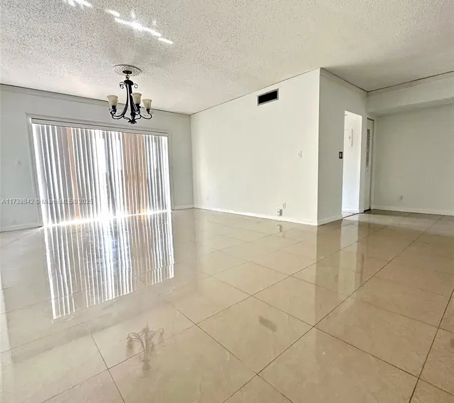 2700 Riverside Dr # 308B, Coral Springs FL 33065