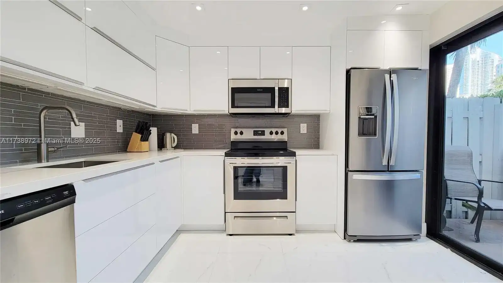 369 Poinciana Dr # 1115, Sunny Isles Beach FL 33160