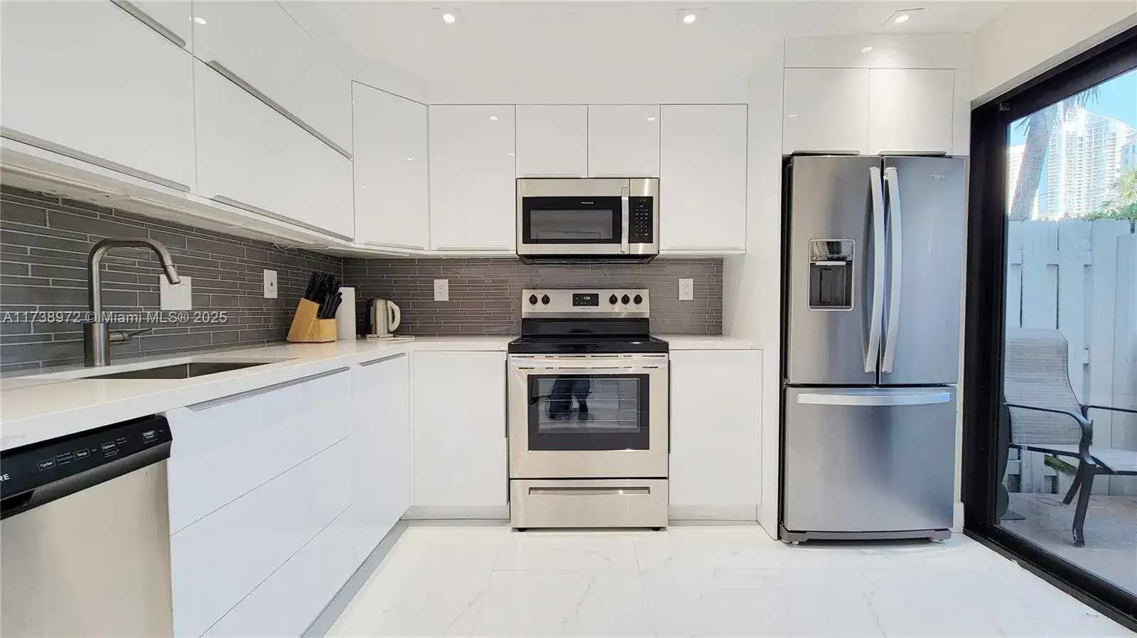 369 Poinciana Dr # 1115, Sunny Isles Beach FL 33160