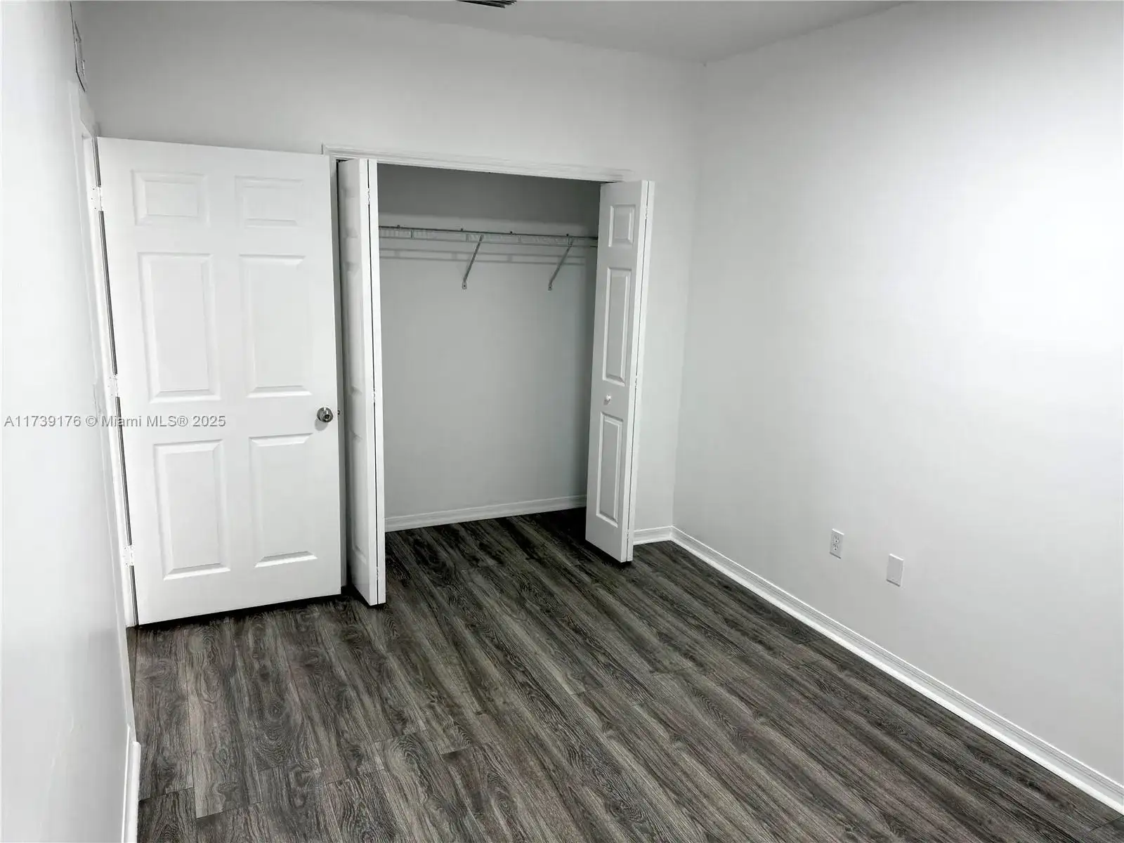 1238 NE 32nd Ter, Homestead FL 33033 photo 4
