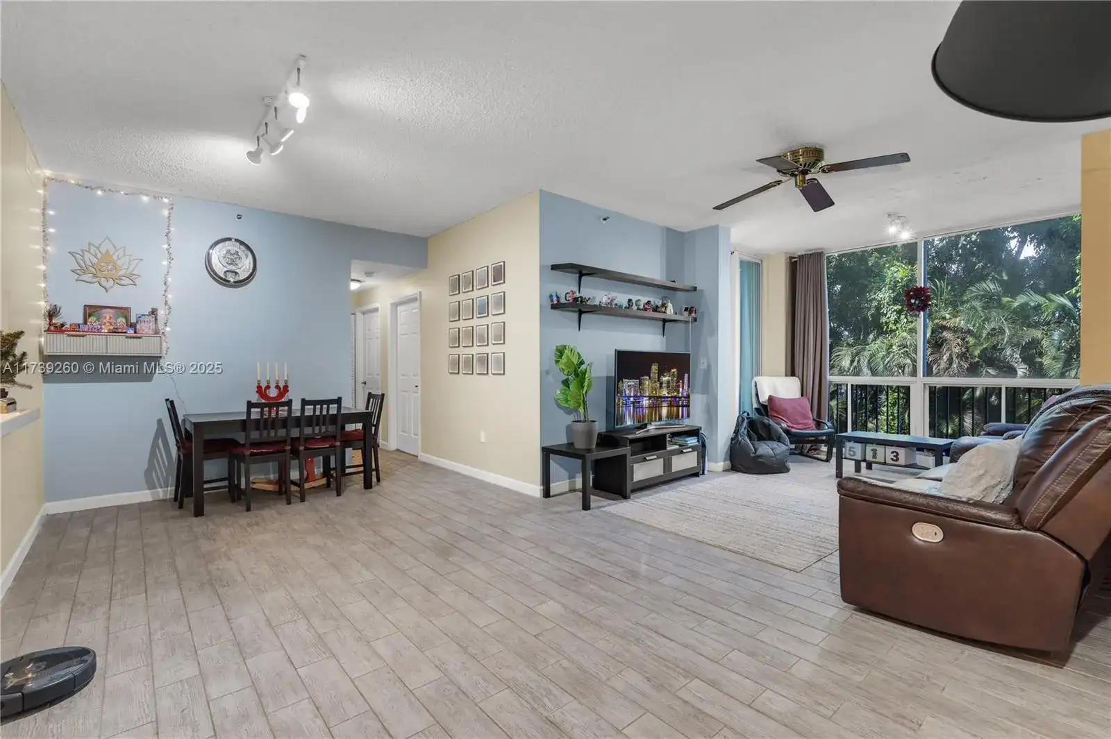9755 NW 52nd St # 212, Doral FL 33178 photo 3