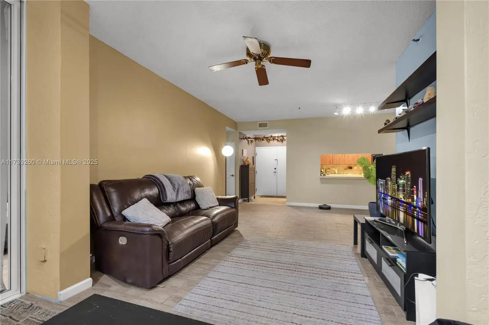 9755 NW 52nd St # 212, Doral FL 33178 photo 4