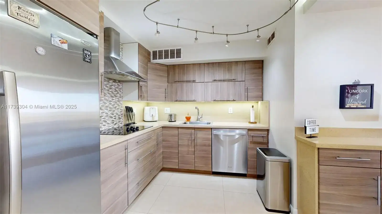 600 N Three Islands Blvd # 803, Hallandale Beach FL 33009 photo 2