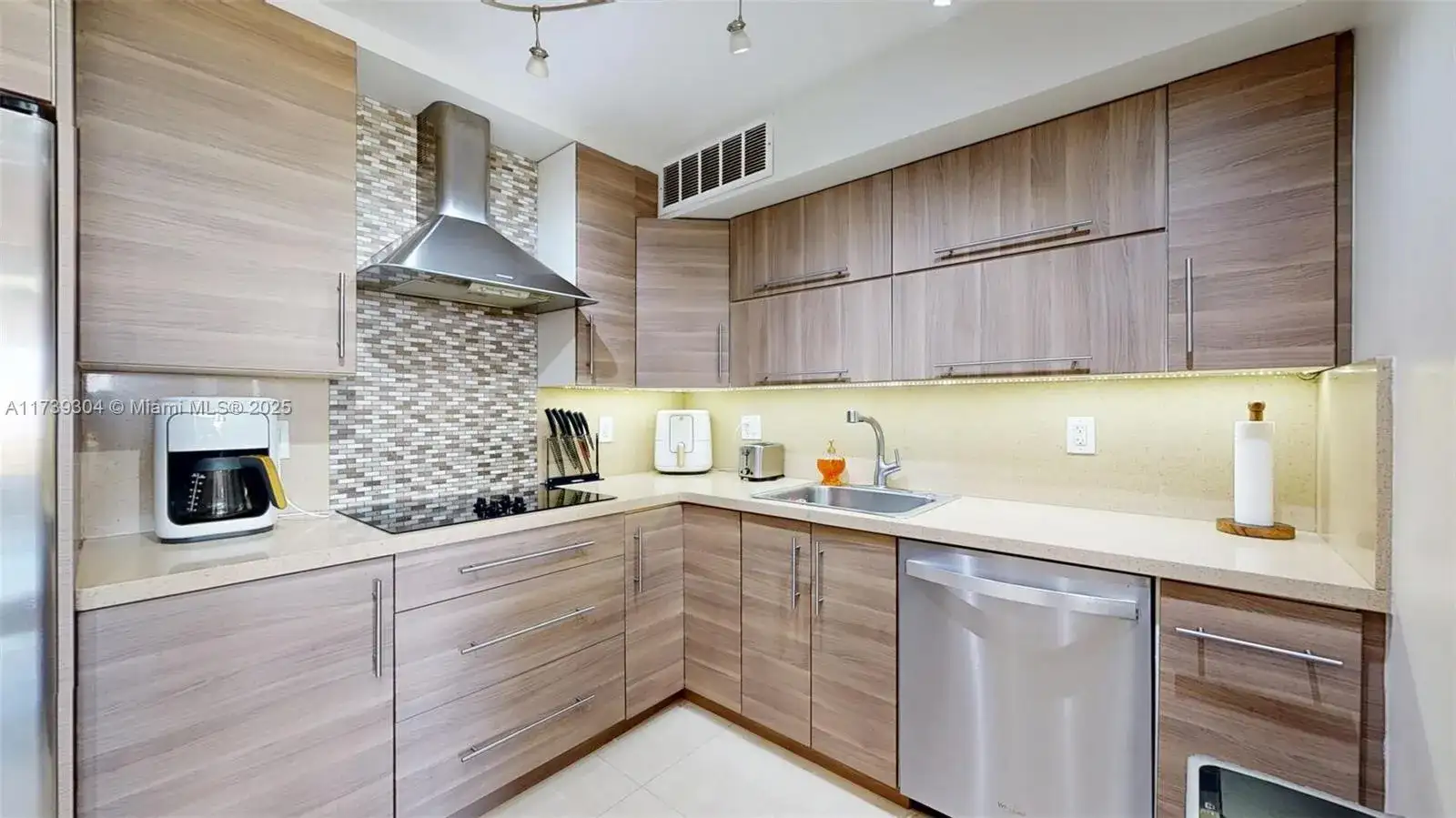 600 N Three Islands Blvd # 803, Hallandale Beach FL 33009 photo 5