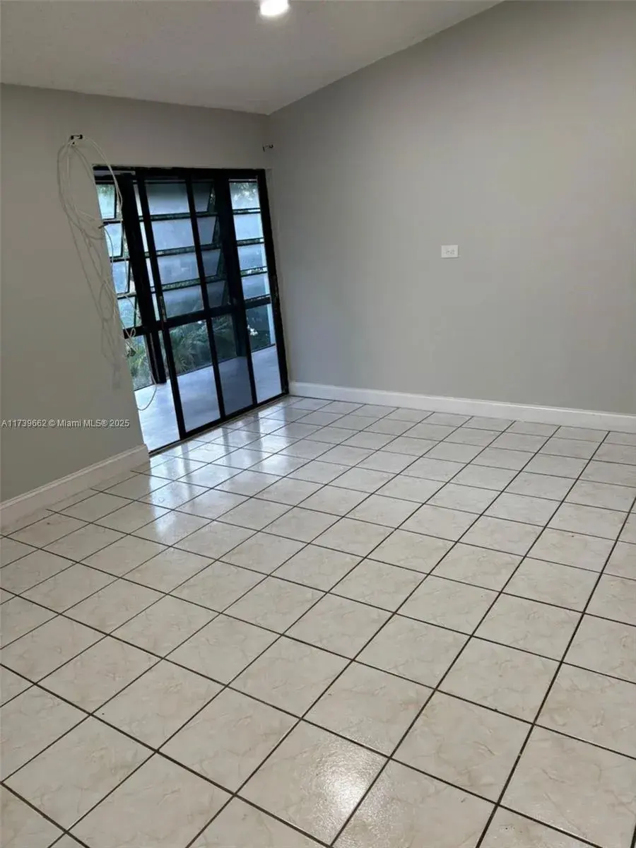 929 NE 199th St # 201, Miami FL 33179