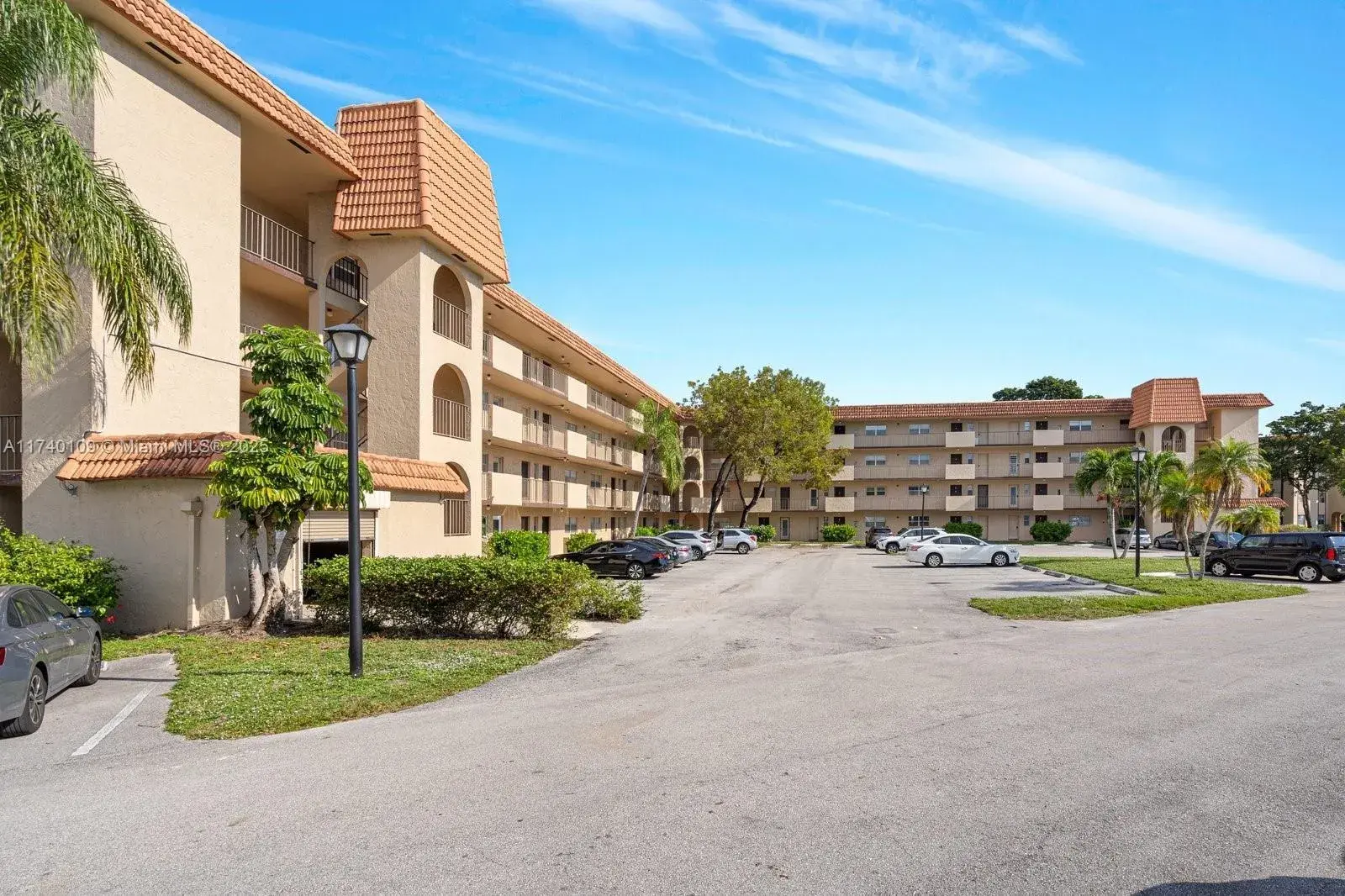 6061 N Falls Circle Dr # 101, Lauderhill FL 33319