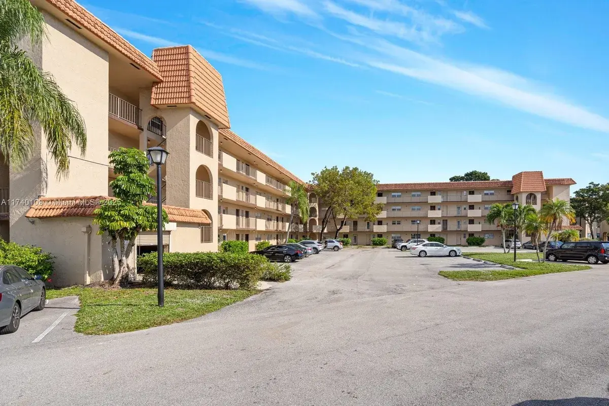 6061 N Falls Circle Dr # 101, Lauderhill FL 33319