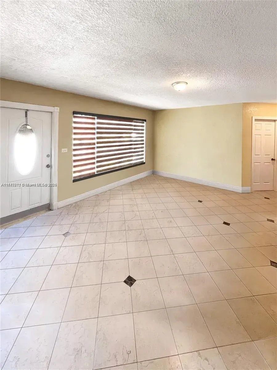 800 NW 176th Ter, Miami Gardens FL 33169