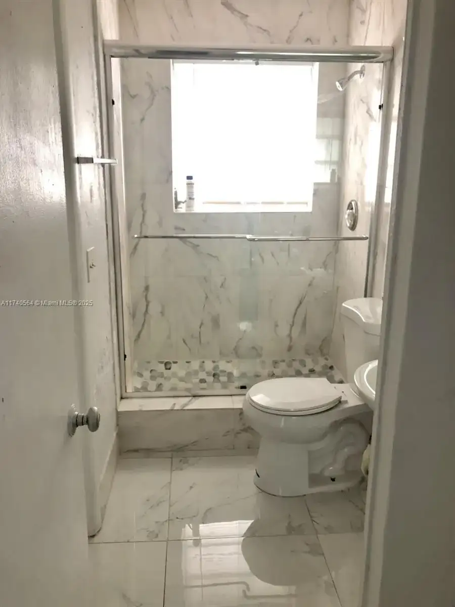 141 Mcarthur Pkwy # B, Pembroke Pines FL 33024 photo 3