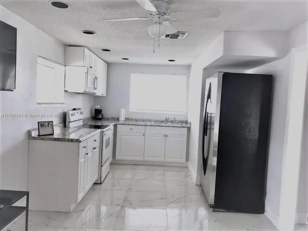 141 Mcarthur Pkwy # B, Pembroke Pines FL 33024 photo 5