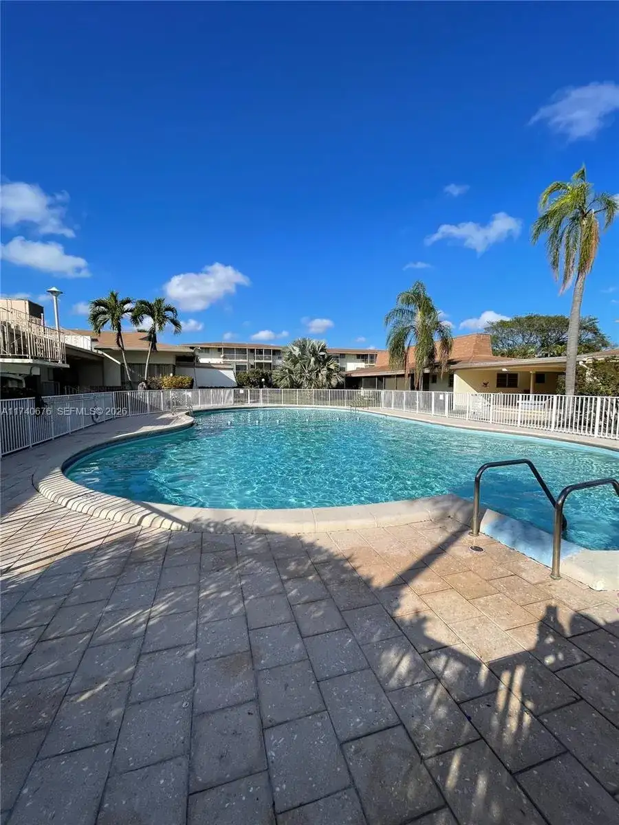 17090 NE 14th Ave # 314, Miami FL 33162 photo 4