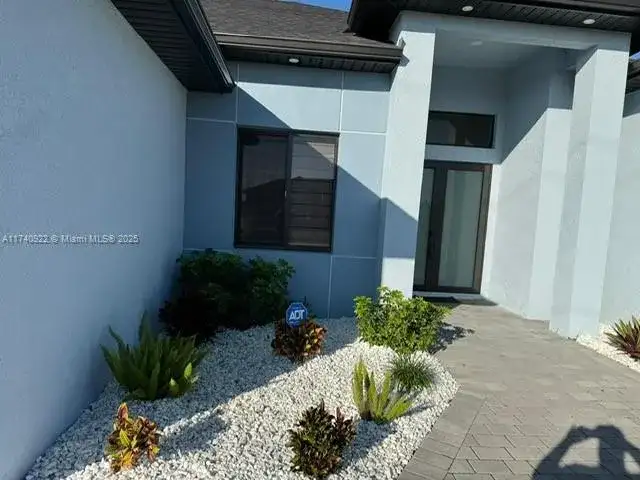 512 NE Juanita PL, Cape Coral FL 33909 photo 2