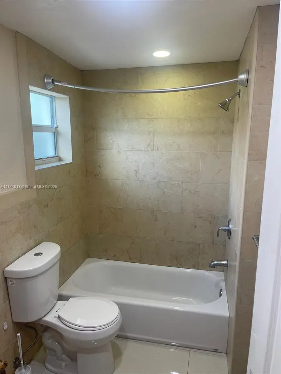 1163 NW 100th Ter # R, Miami FL 33150