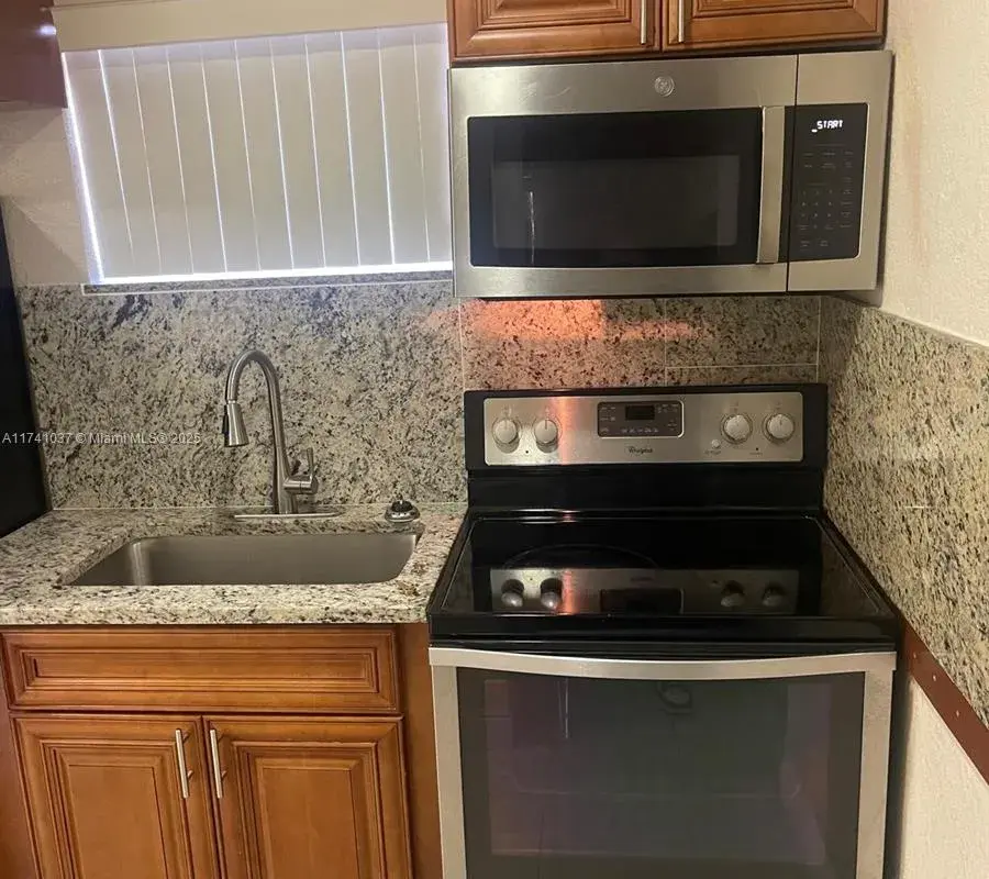 1163 NW 100th Ter # R, Miami FL 33150