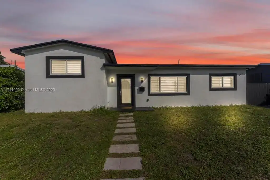 1361 NW 198th St, Miami Gardens FL 33169 photo 2