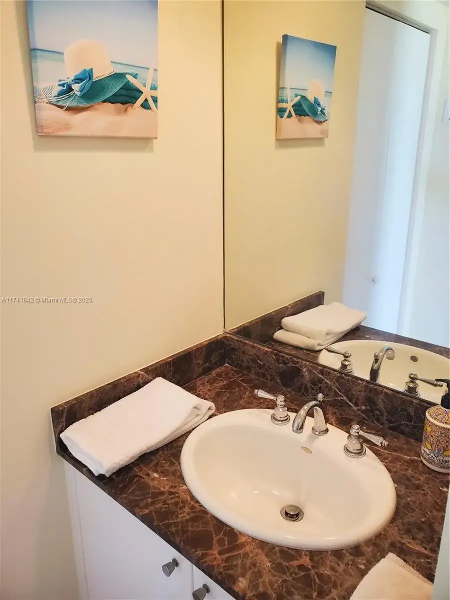 17555 Collins Ave, Sunny Isles Beach FL 33160 photo 5