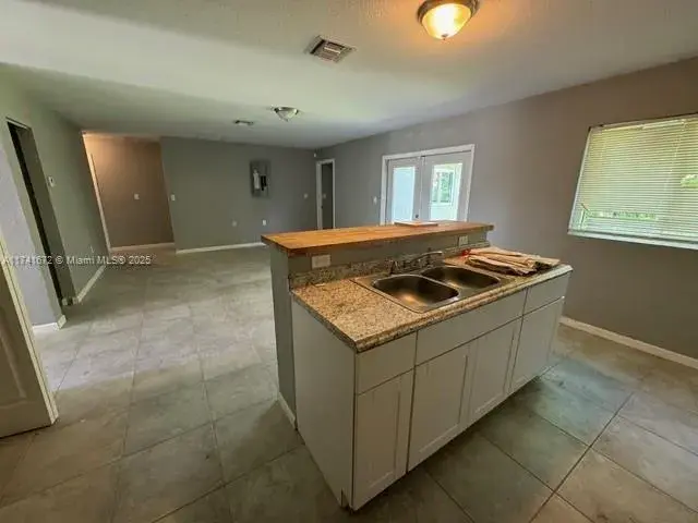 2727 NW 7th Ct, Fort Lauderdale FL 33311
