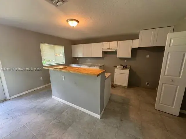 2951 NW 8th St, Fort Lauderdale FL 33311