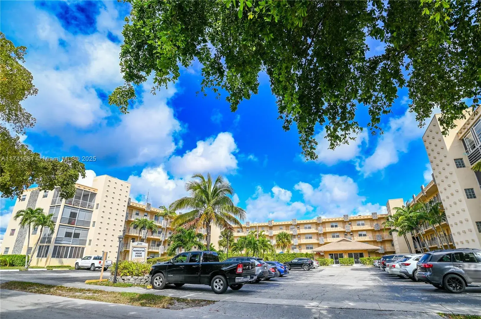 2145 Pierce St # 102, Hollywood FL 33020