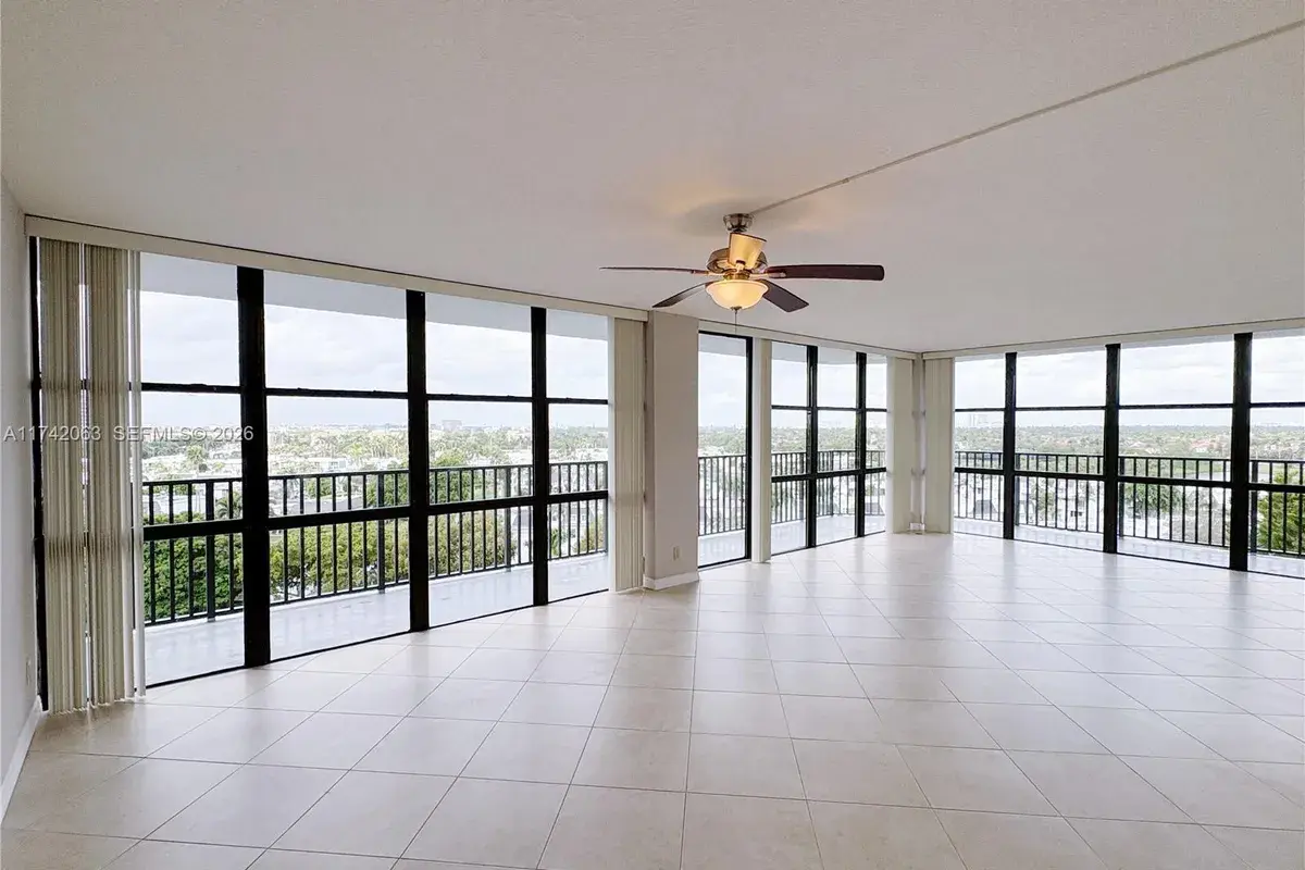 800 Parkview Dr # 909, Hallandale Beach FL 33009