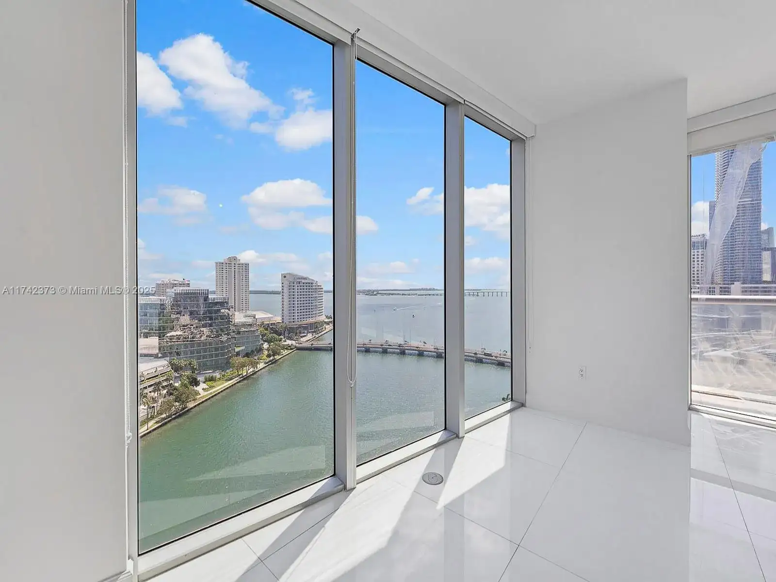 495 Brickell Ave # 1801, Miami FL 33131 photo 2