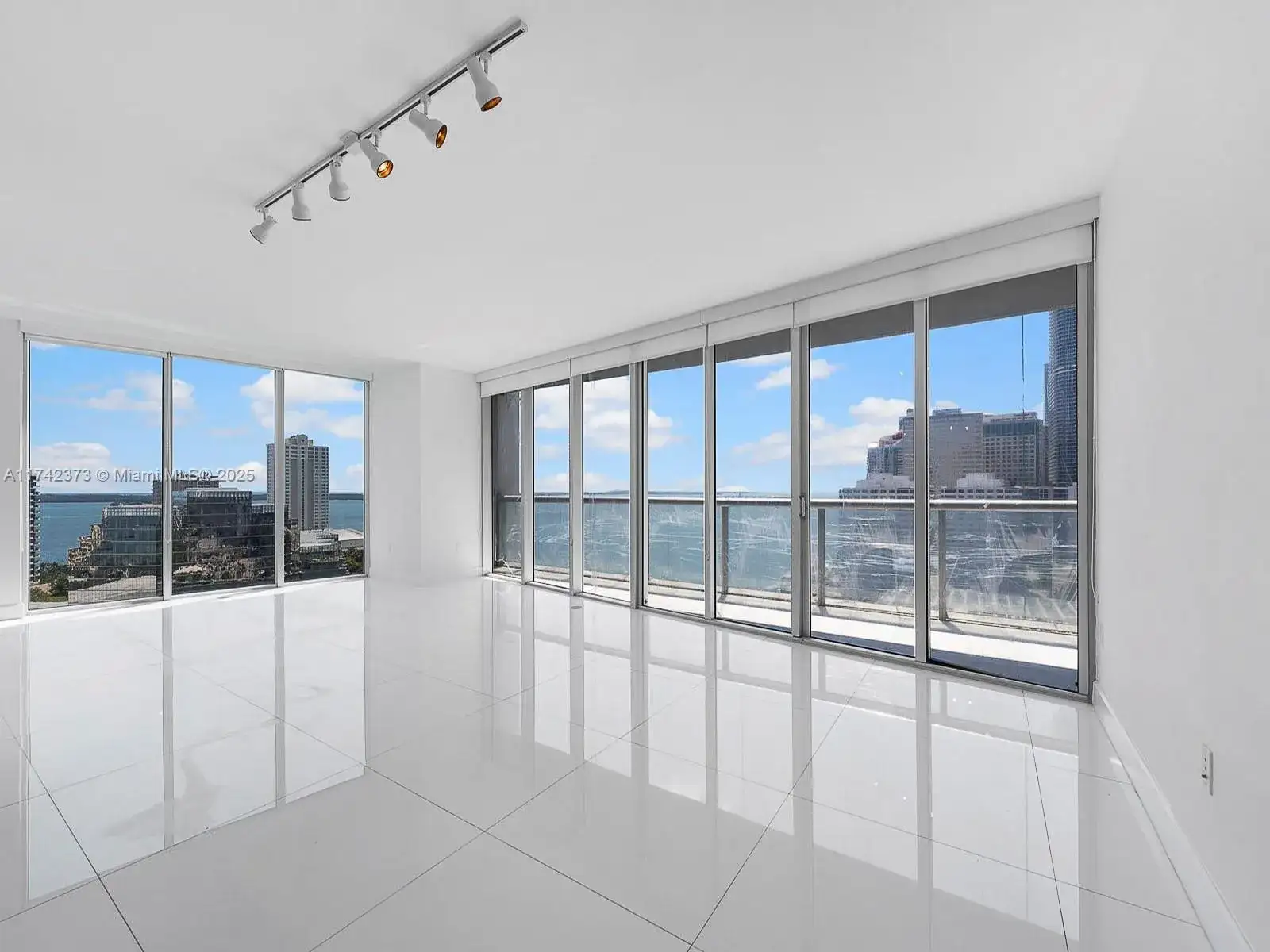 495 Brickell Ave # 1801, Miami FL 33131 photo 4