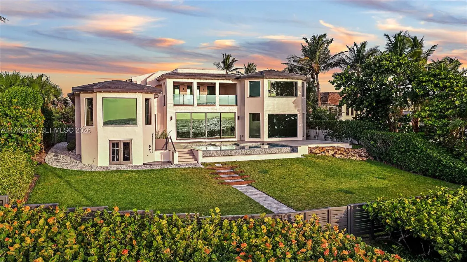 22 Ocean Dr, Jupiter Inlet Colony FL 33469