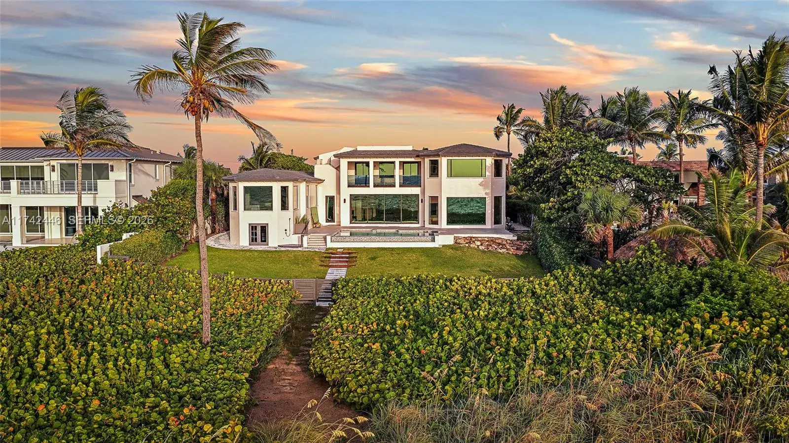 22 Ocean Dr, Jupiter Inlet Colony FL 33469