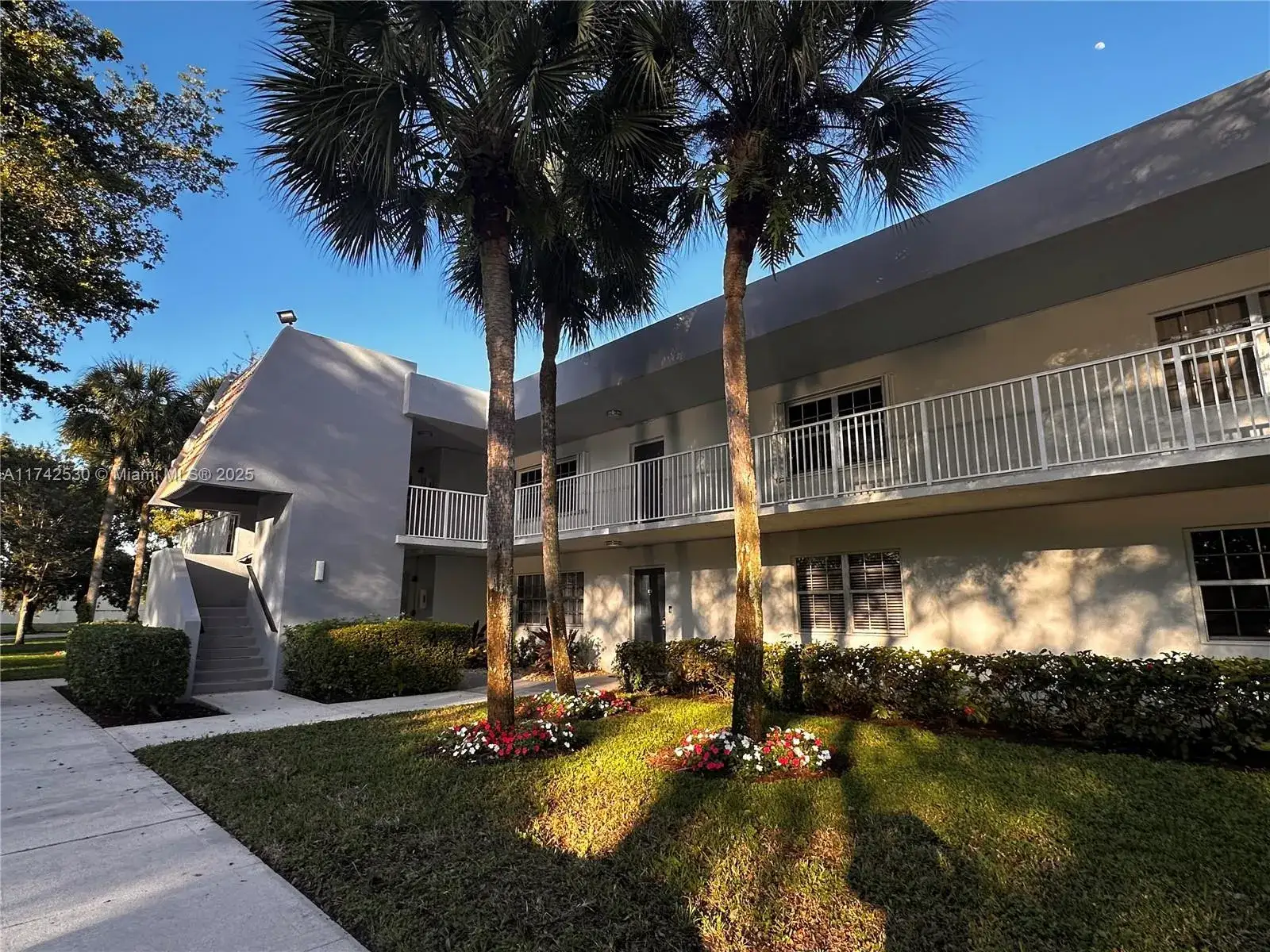 4261 W Palm Aire Dr # 207, Pompano Beach FL 33069